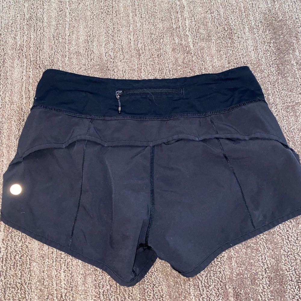 Black lululemon speed up low rise 2.5 shorts - Picture 2 of 2